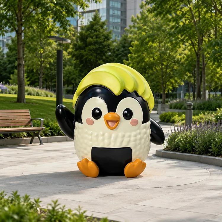 Симпатична скульптура пінгвіна з FRP
